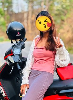 Suhani Ghale hand cash service - escort in Kathmandu Photo 1 of 2