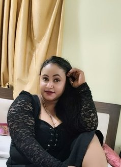 Suji Sinha - escort in Kolkata Photo 3 of 10