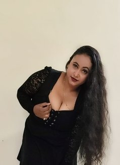 Suji Sinha - escort in Kolkata Photo 7 of 10