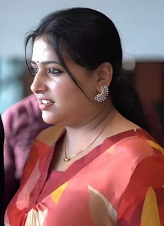 Sujitha 35 - puta in Hyderabad Photo 1 of 1