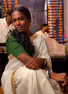 Sujithra Dhulasingam - Acompañantes transexual in Hyderabad Photo 7 of 7