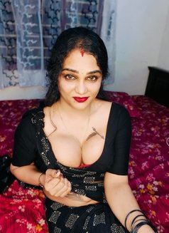 Sujithra Sexy Trans Sweety Mallu Hot Gir - Acompañantes transexual in Chennai Photo 1 of 4