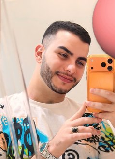 Sulaiman - Male escort in Dubai Photo 4 of 6