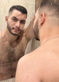 Sulaiman - Male escort in Riyadh Photo 4 of 6