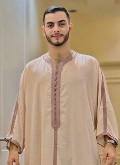 Sulaiman - Male escort in Riyadh Photo 5 of 6