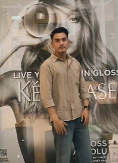 Sultan - Male escort in Kuala Lumpur Photo 1 of 3