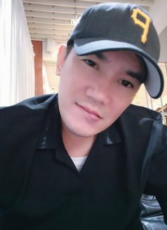 Sultan - Male escort in Jakarta Photo 4 of 5