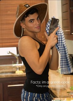 Sultane - Male escort in Riyadh Photo 1 of 5