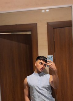 اسمر - Male escort in Dubai Photo 7 of 7