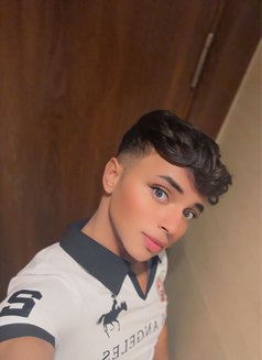 اسمر - Male escort in Dubai Photo 2 of 7