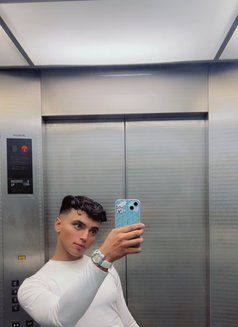 اسمر - Male escort in Dubai Photo 6 of 7