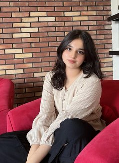 Suman 21 Years Old Indian - puta in Dubai Photo 2 of 7