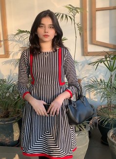 Suman 21 Years Old Indian - puta in Dubai Photo 7 of 7