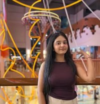 Suman - escort in Frankfurt
