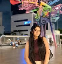 Suman - escort in Frankfurt