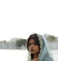 Suman - escort in Paris