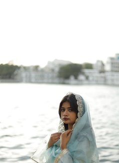 Suman - escort in Paris Photo 4 of 5