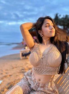 Suman % - escort in Singapore Photo 1 of 2
