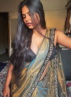 Suman - escort in Kochi Photo 1 of 3