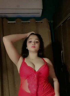 Sumi Akhter - Intérprete de adultos in Dhaka Photo 3 of 5