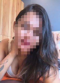 Real meet and live cam session - escort in Kolkata Photo 2 of 4