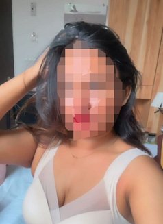 Real meet and live cam session - escort in Kolkata Photo 4 of 4