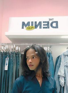 Sumi: The Bong - Acompañantes transexual in Pune Photo 9 of 9