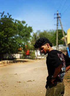 Sumit - Acompañantes masculino in Indore Photo 1 of 2
