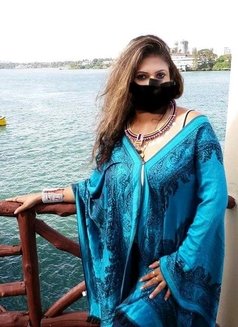 Sumita Chauhan - puta in Noida Photo 5 of 5