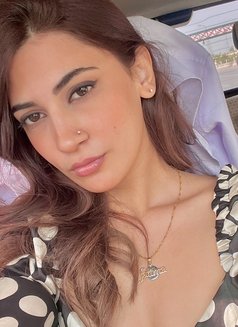 Sumita - puta in Dubai Photo 1 of 2
