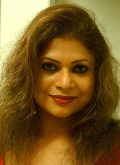Sumita Sanyal - puta in Mumbai Photo 4 of 6