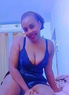 Summer - escort in Nakuru Photo 2 of 4