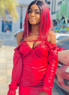 Summer - escort in Abu Dhabi Photo 1 of 5