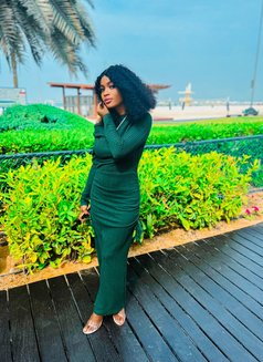 Summer - escort in Abu Dhabi Photo 2 of 5