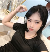 Summer - Intérprete de adultos in Bangkok