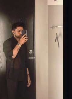 Sun - Acompañantes masculino in Pune Photo 1 of 9