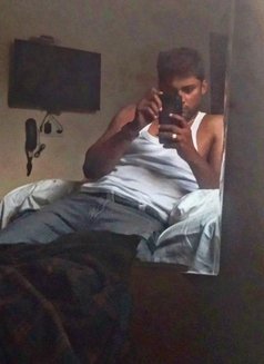 Sun - Acompañantes masculino in Pune Photo 2 of 9