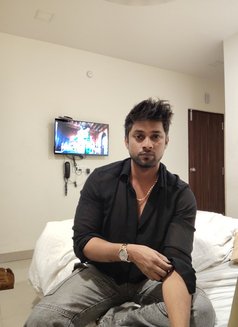 Sun - Acompañantes masculino in Pune Photo 3 of 9