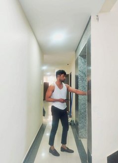 Sun - Acompañantes masculino in Pune Photo 5 of 9