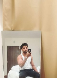 Sun - Acompañantes masculino in Pune Photo 8 of 9