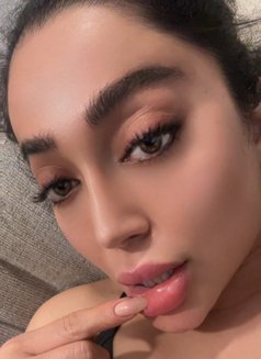 Sun - puta in Muscat Photo 1 of 9