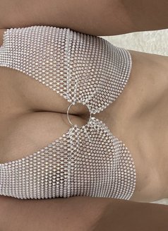 Sun - puta in Muscat Photo 8 of 9