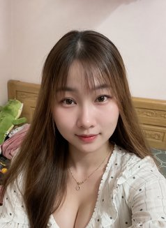 Sunie - escort in Singapore Photo 1 of 1