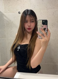 Sunie - escort in Singapore Photo 1 of 13