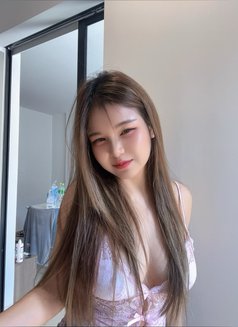 Sunie - escort in Singapore Photo 8 of 13