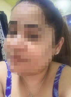 Sunita - puta in Mumbai Photo 9 of 10