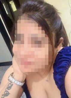 Sunita - puta in Mumbai Photo 10 of 10