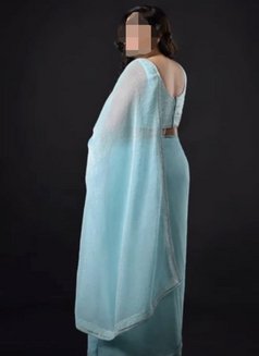 Sunita - puta in Mumbai Photo 10 of 10