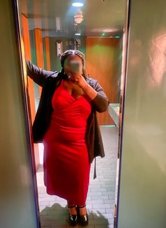 Sunny - escort in Edinburgh Photo 2 of 5