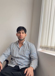 Sunny - Male escort in New Delhi Photo 1 of 5